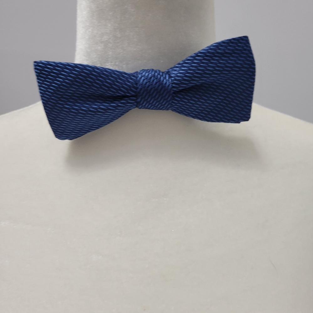Apt. 9 adjustable bow tie
